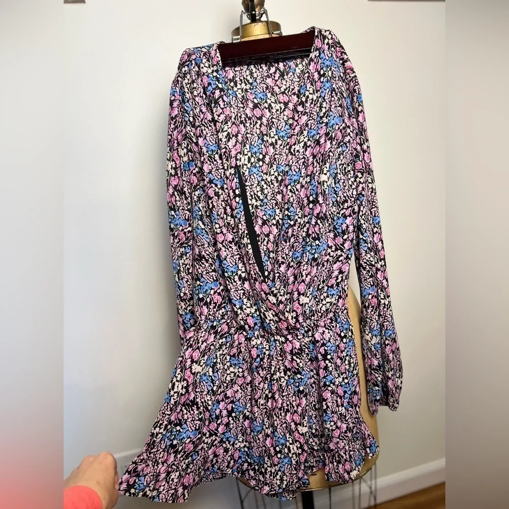 Eight sixty small floral long sleeve shorts romper with elastic waist